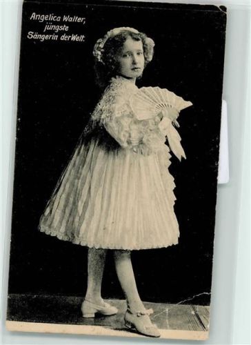 1910 Angelica Walter jüngste Sängerin der Welt mit einemm Fächer AK