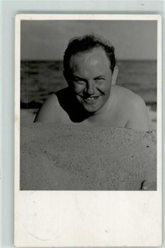 1935 strandleben - Im Sand eingebuddelt