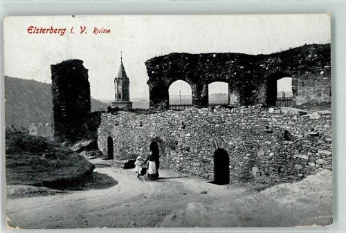 Elsterberg RuineKind mit Puppenwagen