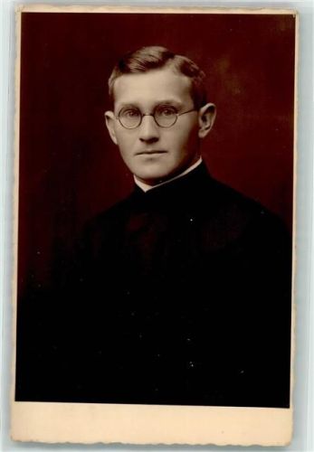 Freising Portraitaufnahme Geistlicher Ort lt. Fotograf