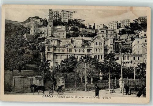 Napoli Piazza Rione Amedeo e vista del Vomero