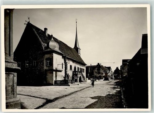 Frickenhausen Rathaus und Mariensäule