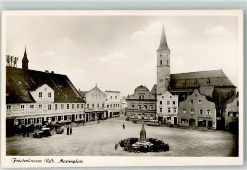 84160 W8316 Frontenhausen - Marienplatz Kirche Denkmal Fahrräder Auto Geschäfte Omnibus Rathaus