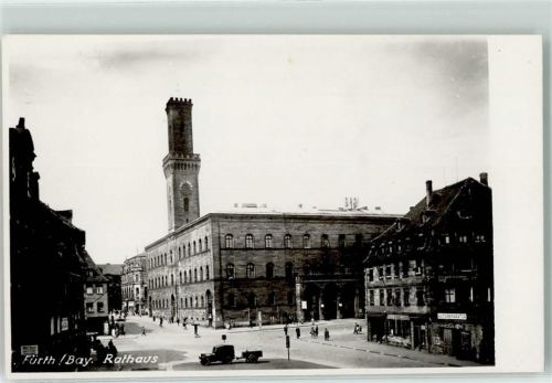 Fürth Rathaus Jeep mit Anhänger