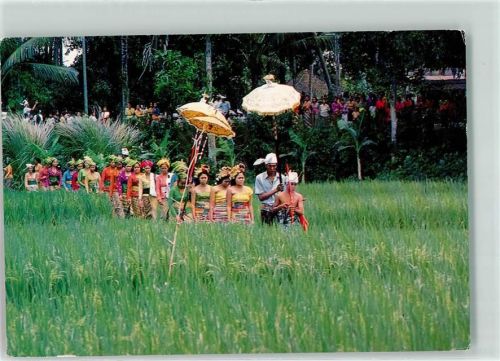 Bali Holy Water Tracht Volkstypen