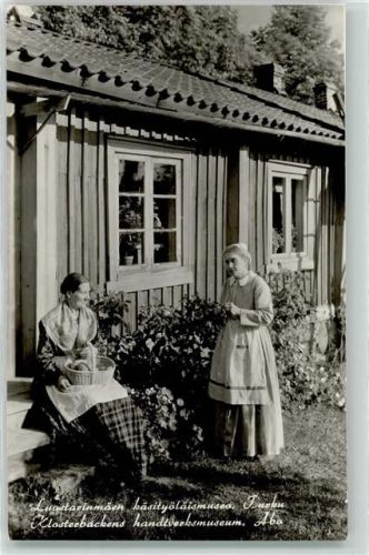 Turku Klosterbackens hantverksmuseum Frau Tracht Korb