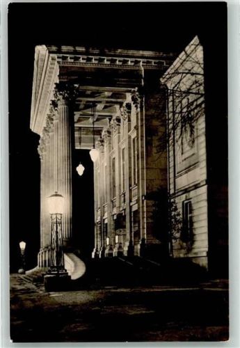 Meiningen am Landestheater bei Nacht