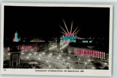 Barcelona Entrance to the Exhibition bei Nacht