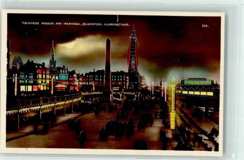 Blackpool Princess Parade and Memorial Illumations bei Nacht