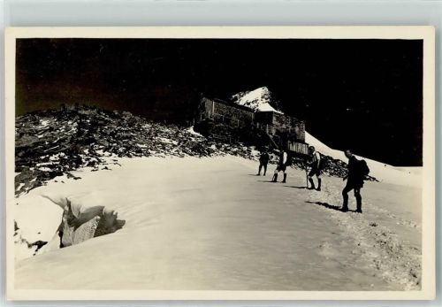 Erzherzog Johann Hütte Schnee Bergsteiger Tracht 3465 m Hüttenstempel