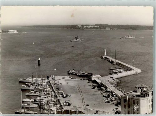 Cannes Eingang zum Hafen und Insel Sainte Marguerite Kriegsschiff Leuchtturm