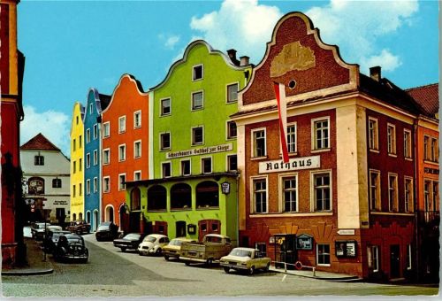 Schärding Innere Stadt Rathaus Gasthaus zur Stiege VW Käfer VW Bulli Oldtimer nur Scan beschnitten