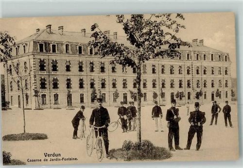 Verdun Caserne de Jardin Fontaine Fahrrad Uniform