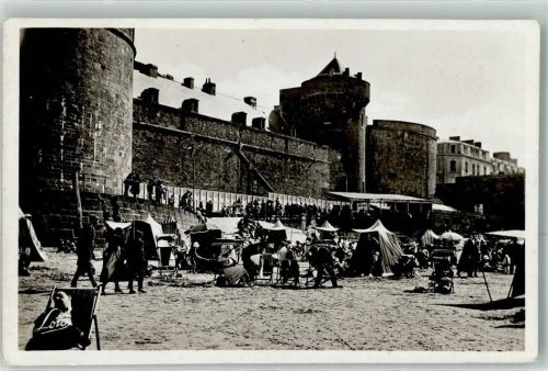 Saint-Malo la plage de l`Eventail et le Chateau