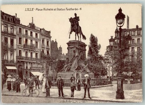 Lille Place Richebe et Statue Faidherbe Fahrrad