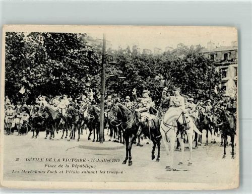 Paris 1919 Militärparade Marechaux Foch salutiert vor der Truppe 14.7.