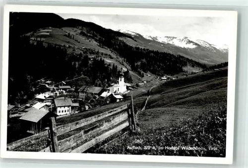 Auffach mit Kath. Pfarrkirche hl. Nepomuk
