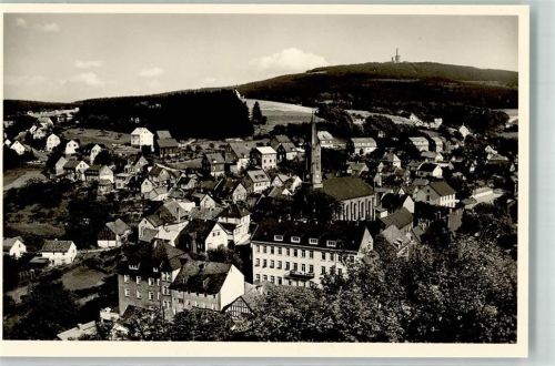 Oberreifenberg mit Kirche St. Georg und Grossem Feldberg