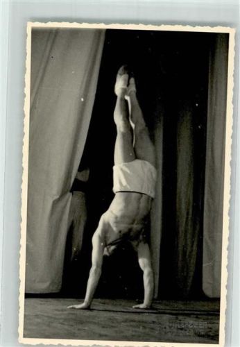 Lörrach Turner im Handstand Ort lt. Fotograf