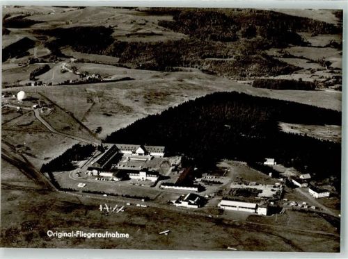 Wasserkuppe Fliegeraufnahme Flugzeug Flugplatz Berg der Segelflieger
