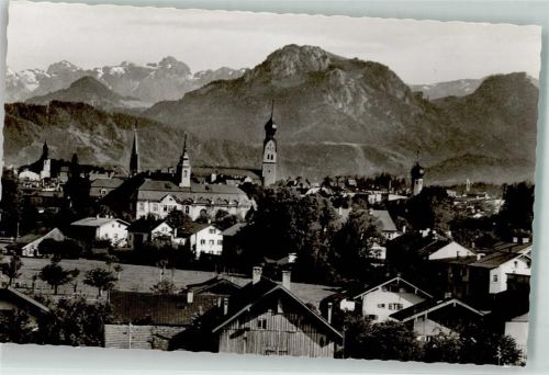 Rosenheim mit Stadtpfarrkirche St. Nikolaus und Wildem Kaiser