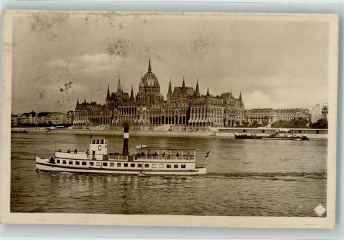 Budapest Parlament Motorboot