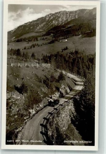 Oberjoch Jochstraße mit Iseler Hüttenstempel Gasthaus Hochpaßhaus Auto