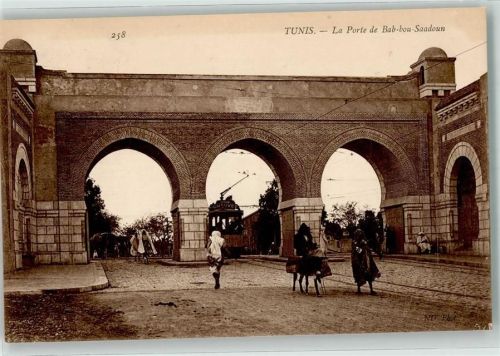 Tunis Straßenbahn Tracht La Porte de Bab-bou-Saadoun