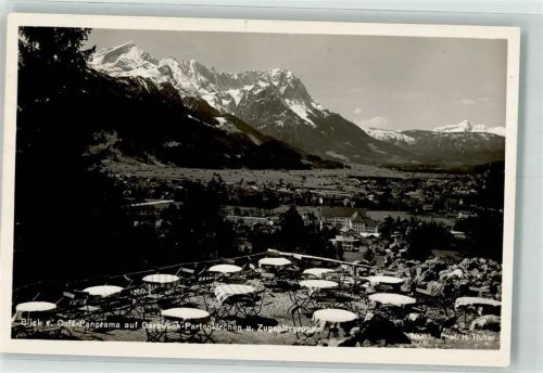 Garmisch-Partenkirchen Blick vom Cafe Panorama auf Garmisch Partenkirchen Zugspitzgruppe Schnee Terrasse