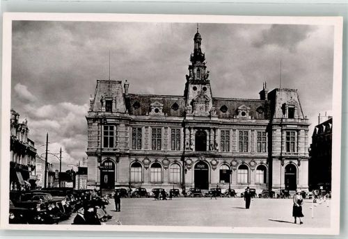 Poitiers Rathaus Place d´Arme Auto Oldtimer