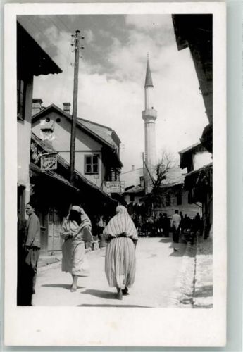 Straßenszene vor einer Moschee