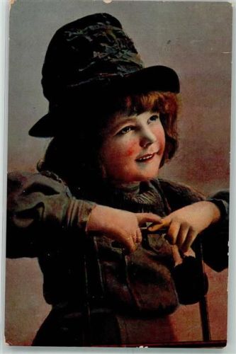 1907 Freundliches Kind mit Hut und Pfeife