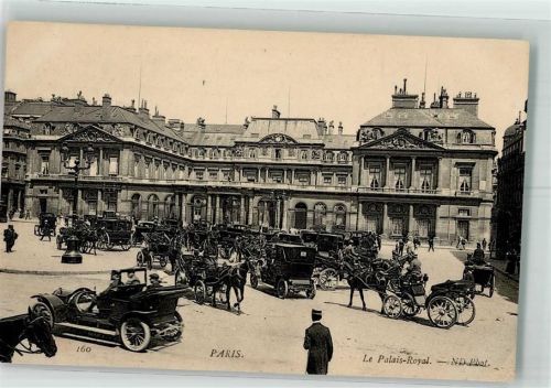 Paris Schloss Le Palais-Royal Auto Oldtimer Kutschen