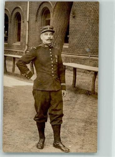 Ein französischer Soldat des WK I mit Orden