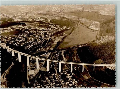Eiserfeld Foto Original aus Archiv eines Ansichtskartenverlags Striche auf der Bildseite Vogelschau Autobahnbrücke Ort handschriftlich