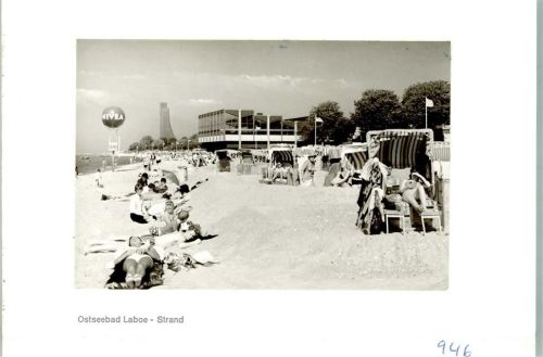 Laboe Badestrand mit Meerwasser-Schwimmbad und Marine-Ehrenmal