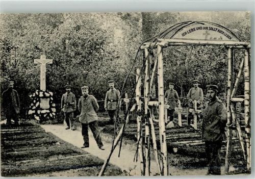 Vauquois Deutsche Landser in Uniform auf einem Kriegerfriedhof im Vauquois-Wäldchen Verlag Schaar & Dathe Nr. 707