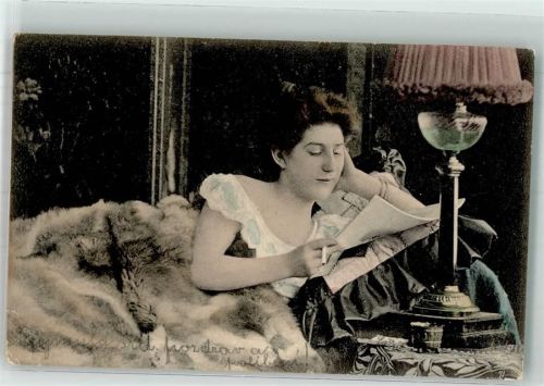 1901 Frau Zigarette Fell als Decke Jugendstil