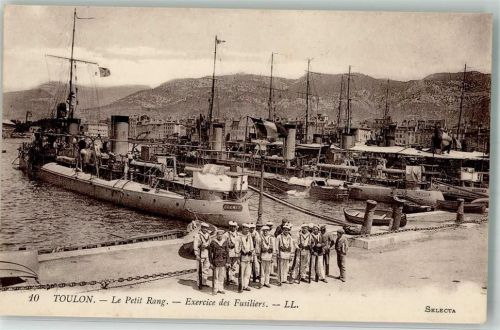 Toulon Le Petit Rang - Exercise des Fusiliers Kriegsschiffe im Hafen