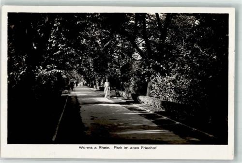 Worms Park im alten Friedhof