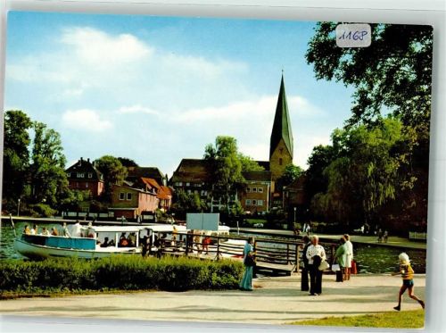 Eutin Bootsanlegestelle am Großen Eutiner See und die St.-Michaelis-Kirche