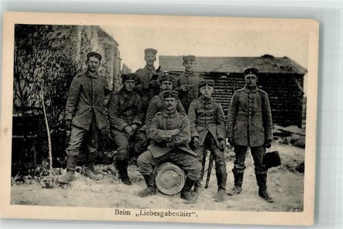 Deutsche Landser mit einem Bierfass aus der Heimat Verlag Karl Voegels WK I