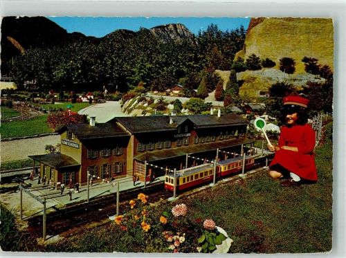 Melide Miniaturbahn Triebwagenzüge Jungfraubahn und Wengernalpbahn Kind Bahnhof Kleine Scheideck