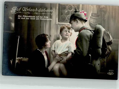 Landser in Uniform wird von Frau und Kind begrüßt Fotostudioaufnahme BNK 412/5