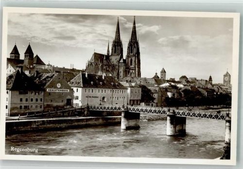 Regensburg Donaubrücke mit Dom St. Peter