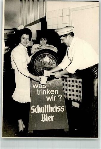 Fass Schultheiss Bier Frau Bierkrug