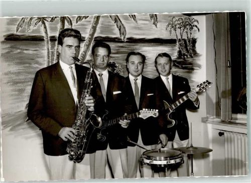 47441 W4130 Rheinkamp FOTO KEINE AK Musikgruppe Saxophon Gitarre Ort handschriftlich Foto Original aus Archiv eines Ansichtskartenverlags