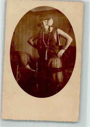 1920 - 1925 Frau im Kostüm Karneval