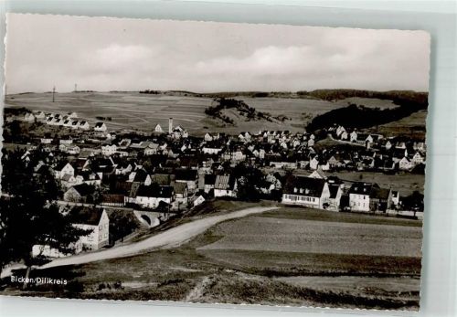 Bicken mit Kirche Hl. Geist und Neubausiedlung