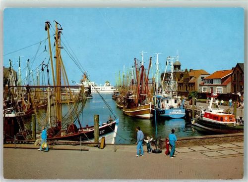 Neuharlingersiel Hafen Fischerboote Seenotrettungsboot